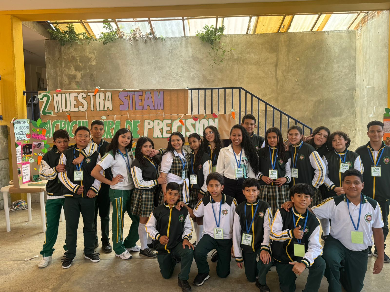 Fotografía oficial del grupo SemillaBit y docente Karen Viviana Pérez